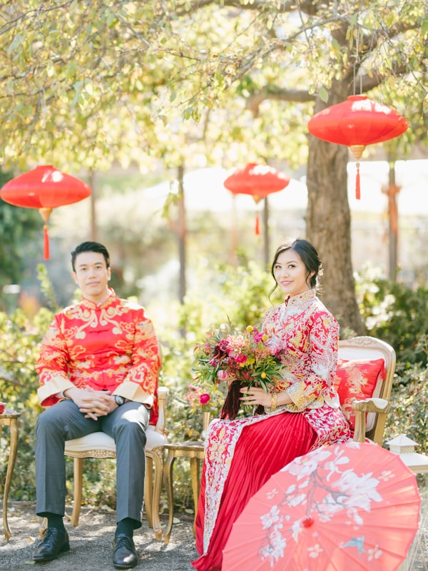 Bride and groom reviewing their wedding plans with a Darizi planner
